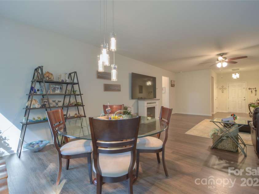 144 Bradford Lane, Statesville, NC 28625.  MLS# CAR4284385, YatesRealty ID 28665. 