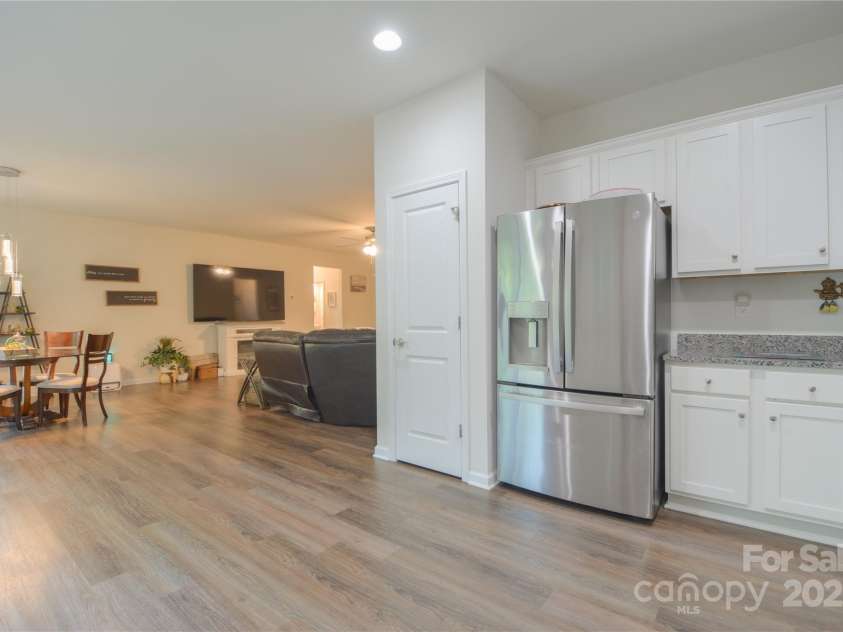 144 Bradford Lane, Statesville, NC 28625.  MLS# CAR4284385, YatesRealty ID 28665. 