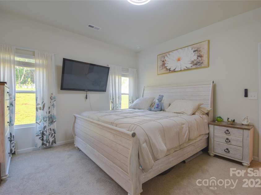 144 Bradford Lane, Statesville, NC 28625.  MLS# CAR4284385, YatesRealty ID 28665. 