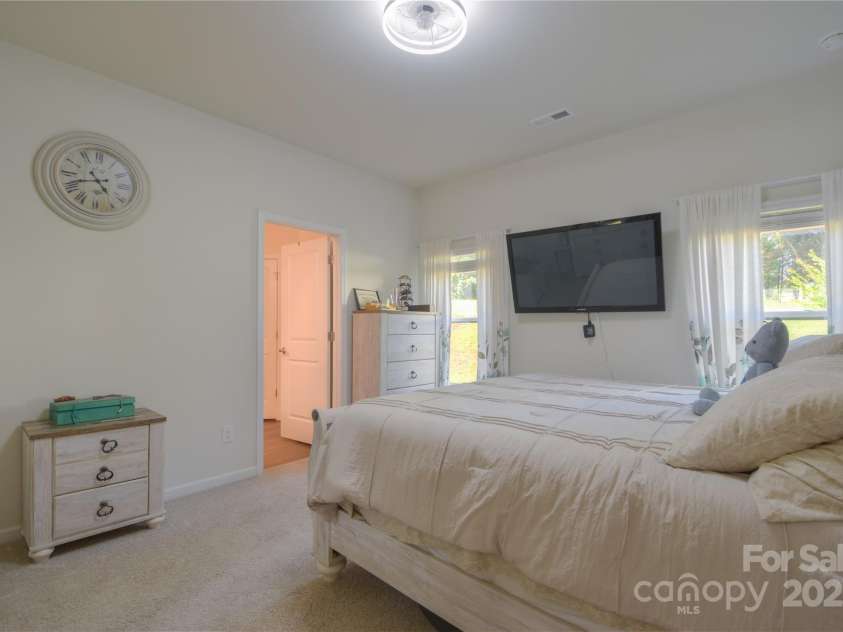 144 Bradford Lane, Statesville, NC 28625.  MLS# CAR4284385, YatesRealty ID 28665. 