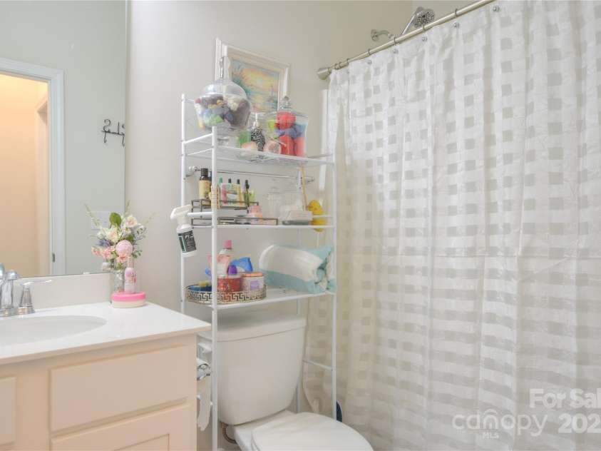 144 Bradford Lane, Statesville, NC 28625.  MLS# CAR4284385, YatesRealty ID 28665. 