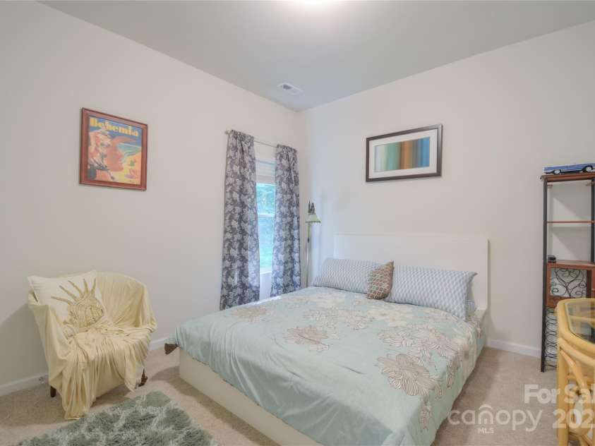 144 Bradford Lane, Statesville, NC 28625.  MLS# CAR4284385, YatesRealty ID 28665. 