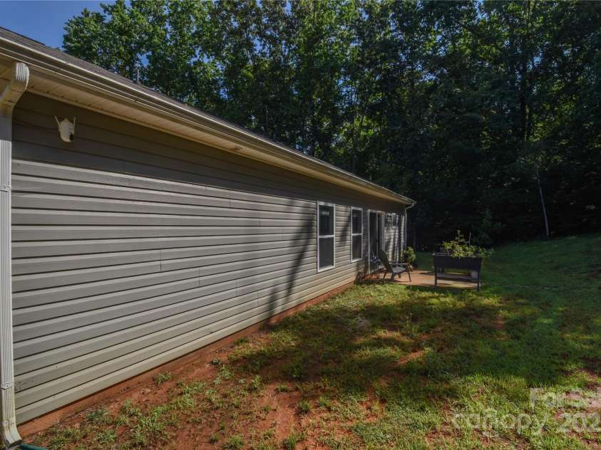 144 Bradford Lane, Statesville, NC 28625.  MLS# CAR4284385, YatesRealty ID 28665. 