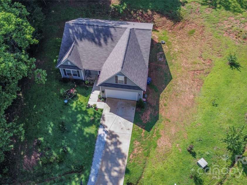 144 Bradford Lane, Statesville, NC 28625.  MLS# CAR4284385, YatesRealty ID 28665. 