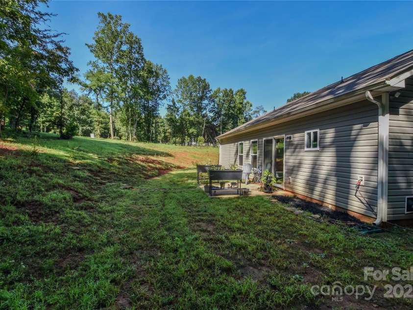 144 Bradford Lane, Statesville, NC 28625.  MLS# CAR4284385, YatesRealty ID 28665. 