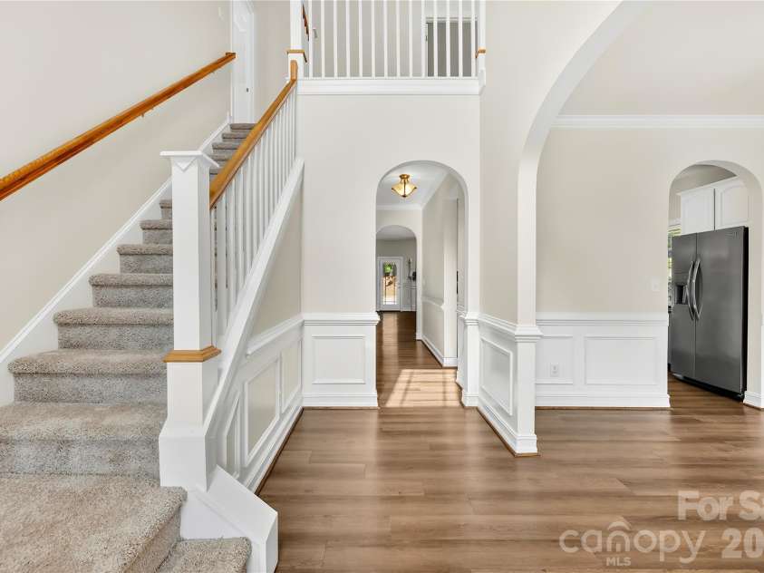 20236 Colony Point Lane, Cornelius, NC 28031.  MLS# CAR4378155, YatesRealty ID 28667. 2-Story Foyer