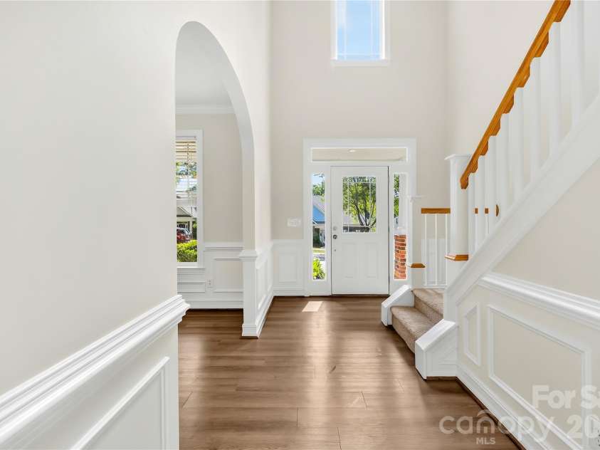 20236 Colony Point Lane, Cornelius, NC 28031.  MLS# CAR4378155, YatesRealty ID 28667. 2-Story Foyer