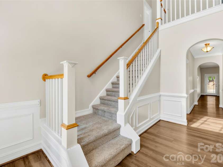 20236 Colony Point Lane, Cornelius, NC 28031.  MLS# CAR4378155, YatesRealty ID 28667. 2-Story Foyer