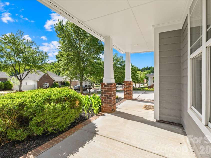 20236 Colony Point Lane, Cornelius, NC 28031.  MLS# CAR4378155, YatesRealty ID 28667. 