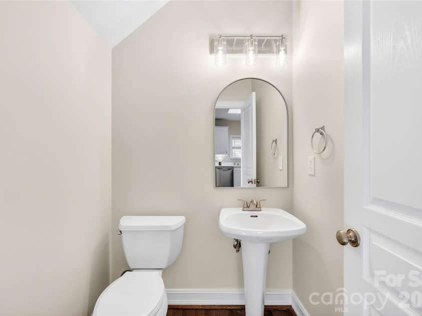 20236 Colony Point Lane, Cornelius, NC 28031.  MLS# CAR4378155, YatesRealty ID 28667. Half bath on main level
