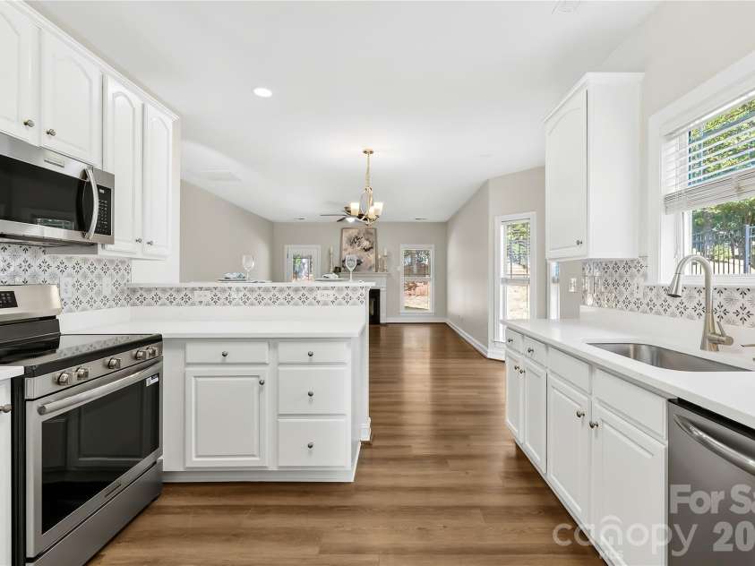 20236 Colony Point Lane, Cornelius, NC 28031.  MLS# CAR4378155, YatesRealty ID 28667. New Frigidaire Range and Microwave installed April '26