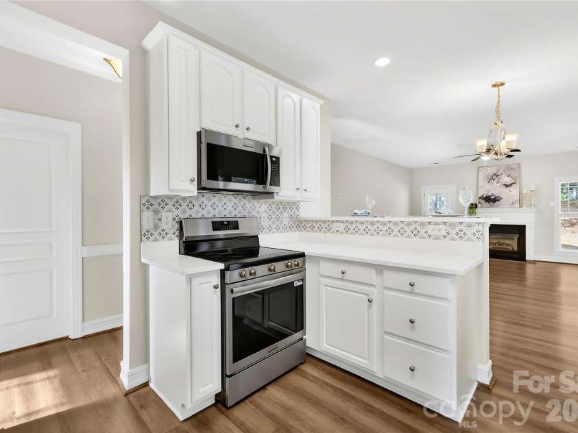 20236 Colony Point Lane, Cornelius, NC 28031.  MLS# CAR4378155, YatesRealty ID 28667. Open floor plan