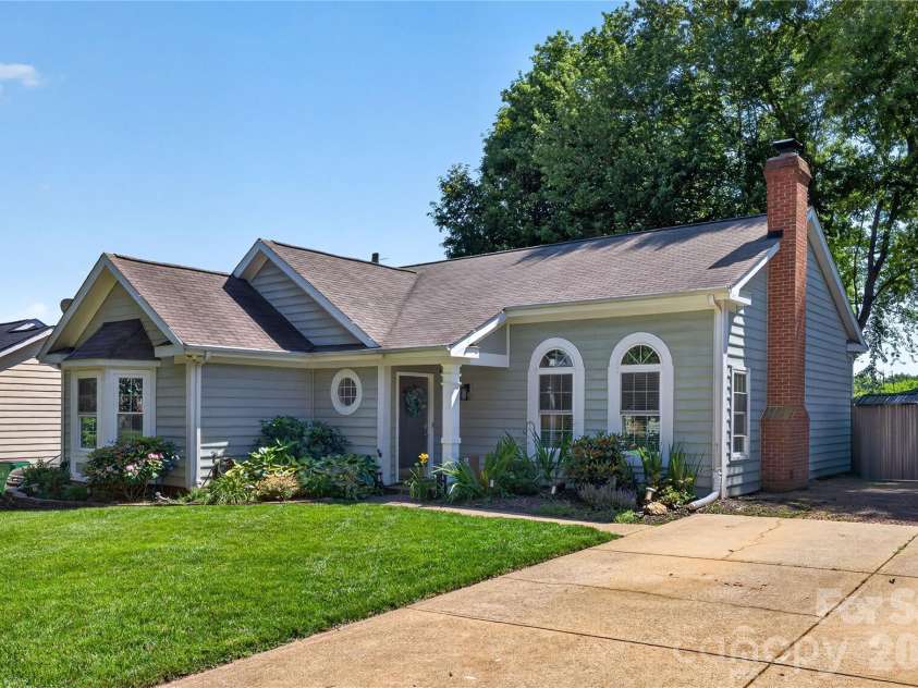 907 Gretna Green Drive, Charlotte, NC 28217.  MLS# CAR4390050, YatesRealty ID 28668. 
