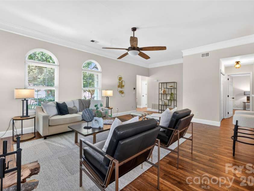 907 Gretna Green Drive, Charlotte, NC 28217.  MLS# CAR4390050, YatesRealty ID 28668. 