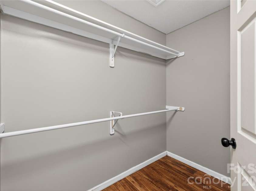 907 Gretna Green Drive, Charlotte, NC 28217.  MLS# CAR4390050, YatesRealty ID 28668. 