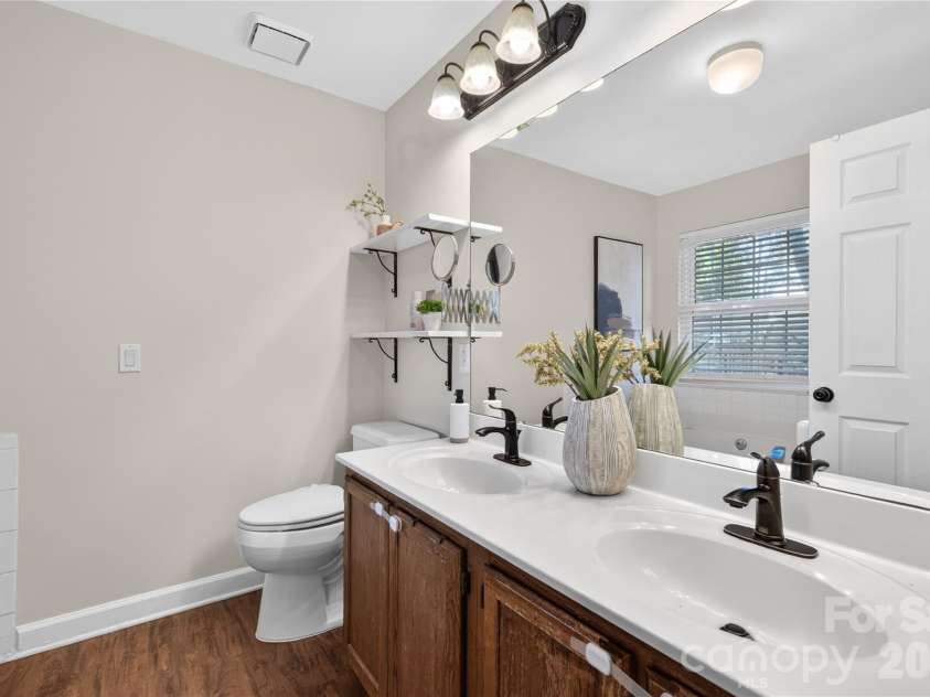 907 Gretna Green Drive, Charlotte, NC 28217.  MLS# CAR4390050, YatesRealty ID 28668. 