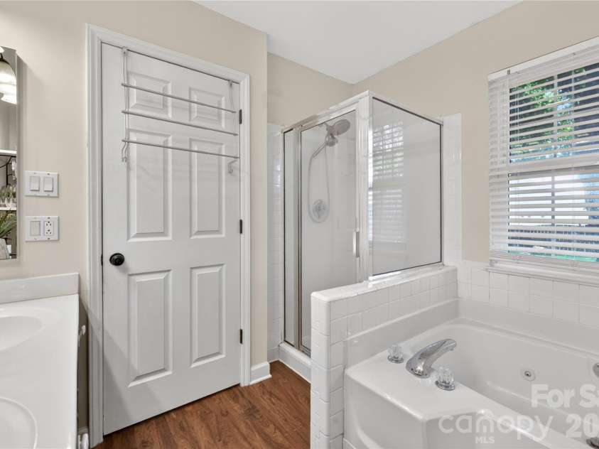 907 Gretna Green Drive, Charlotte, NC 28217.  MLS# CAR4390050, YatesRealty ID 28668. 