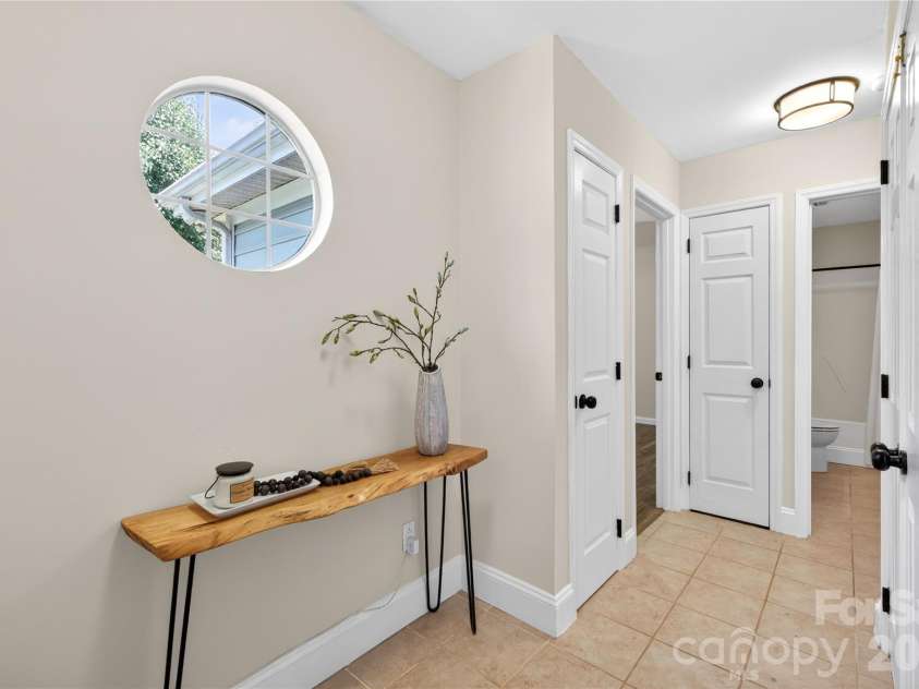 907 Gretna Green Drive, Charlotte, NC 28217.  MLS# CAR4390050, YatesRealty ID 28668. 