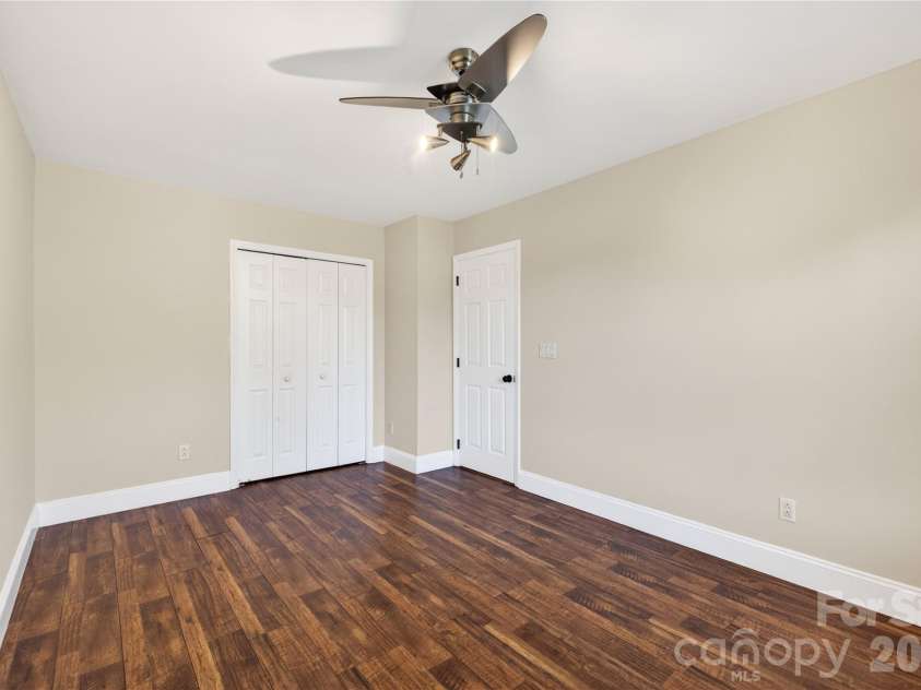 907 Gretna Green Drive, Charlotte, NC 28217.  MLS# CAR4390050, YatesRealty ID 28668. 