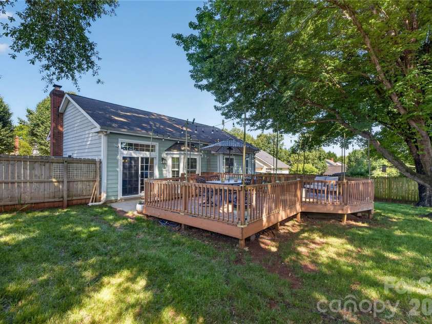 907 Gretna Green Drive, Charlotte, NC 28217.  MLS# CAR4390050, YatesRealty ID 28668. 