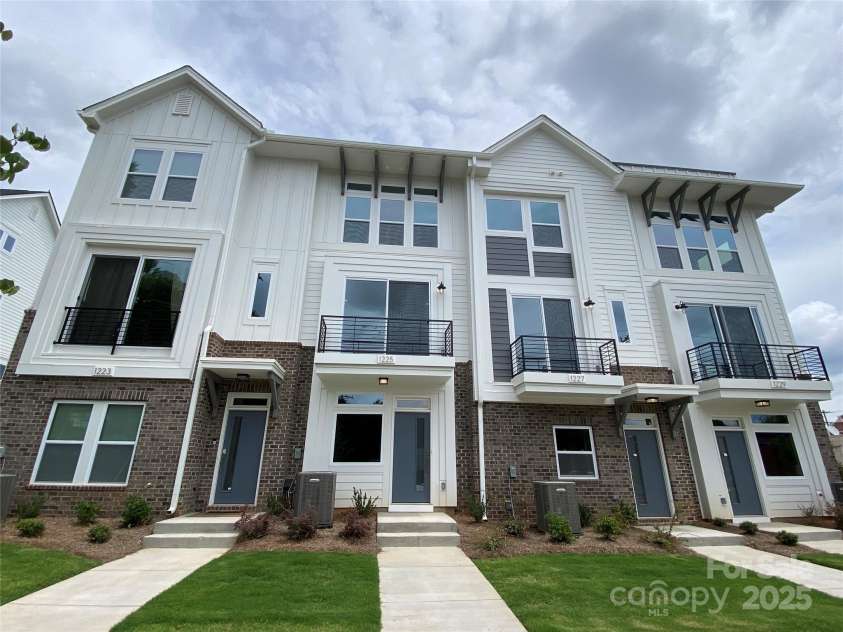 1227 34th Street, Charlotte, NC 28205.  MLS# CAR4211267, YatesRealty ID 28669. 