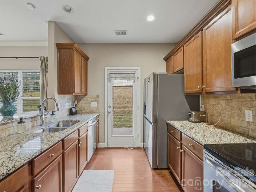 4648 Craigmoss Lane, Charlotte, NC 28278.  MLS# CAR4330904, YatesRealty ID 2867. 