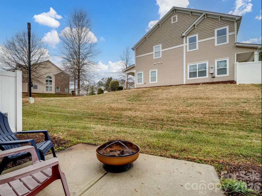 4648 Craigmoss Lane, Charlotte, NC 28278.  MLS# CAR4330904, YatesRealty ID 2867. 