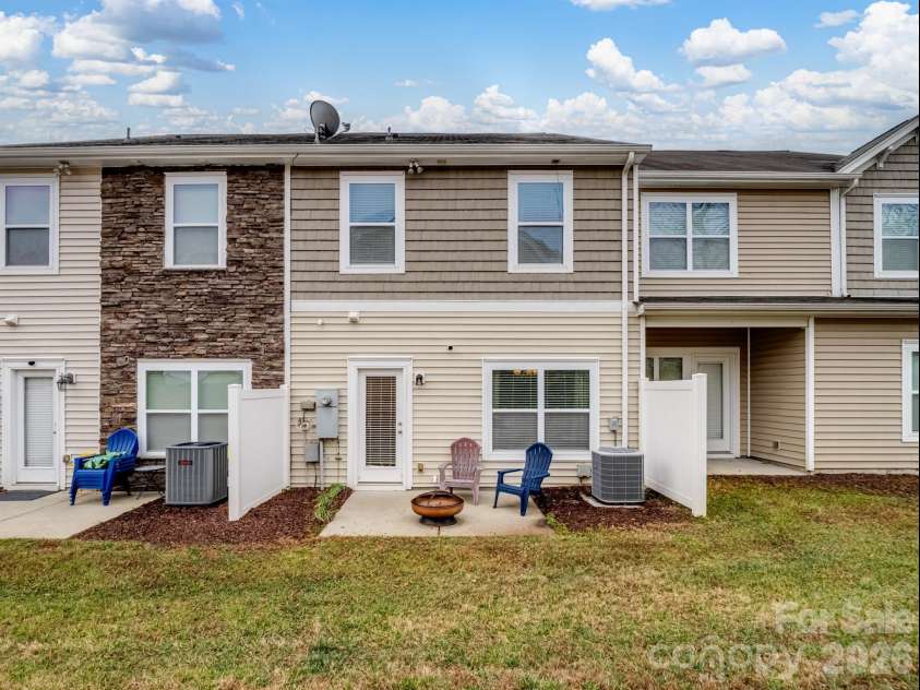 4648 Craigmoss Lane, Charlotte, NC 28278.  MLS# CAR4330904, YatesRealty ID 2867. 