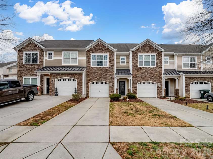 4648 Craigmoss Lane, Charlotte, NC 28278.  MLS# CAR4330904, YatesRealty ID 2867. 