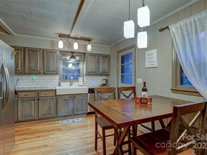 80 White Laurel Lane, Newland, NC 28657.  MLS# CAR4221506, YatesRealty ID 2867. 