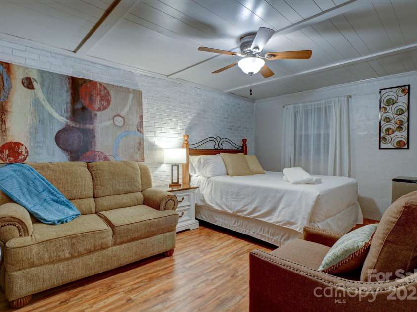 80 White Laurel Lane, Newland, NC 28657.  MLS# CAR4221506, YatesRealty ID 2867. 