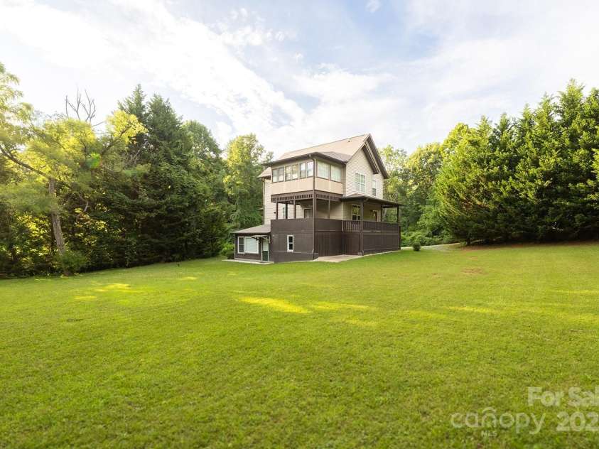 116 Unaka Avenue, Asheville, NC 28803.  MLS# CAR4282997, YatesRealty ID 28670. 