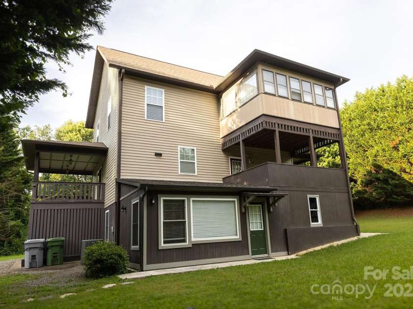 116 Unaka Avenue, Asheville, NC 28803.  MLS# CAR4282997, YatesRealty ID 28670. 