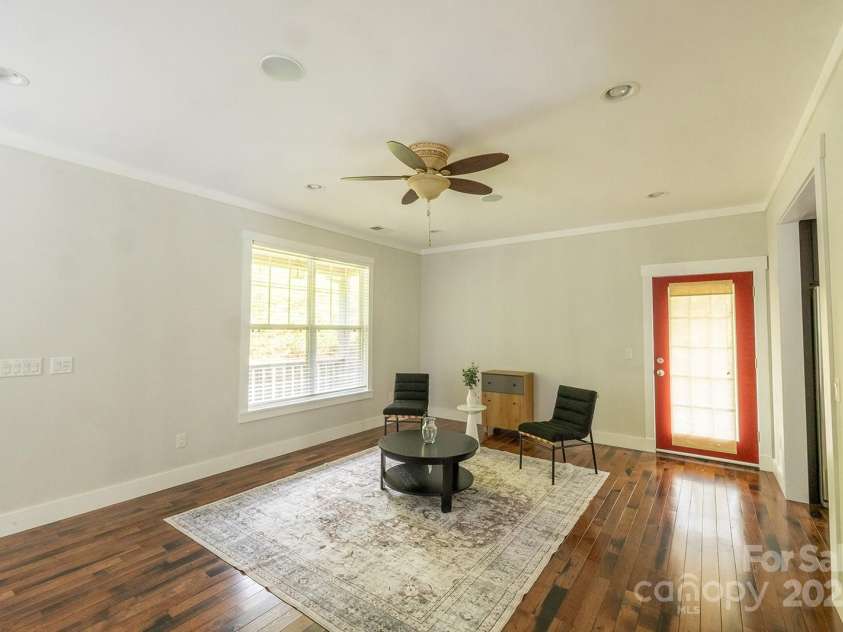 116 Unaka Avenue, Asheville, NC 28803.  MLS# CAR4282997, YatesRealty ID 28670. 