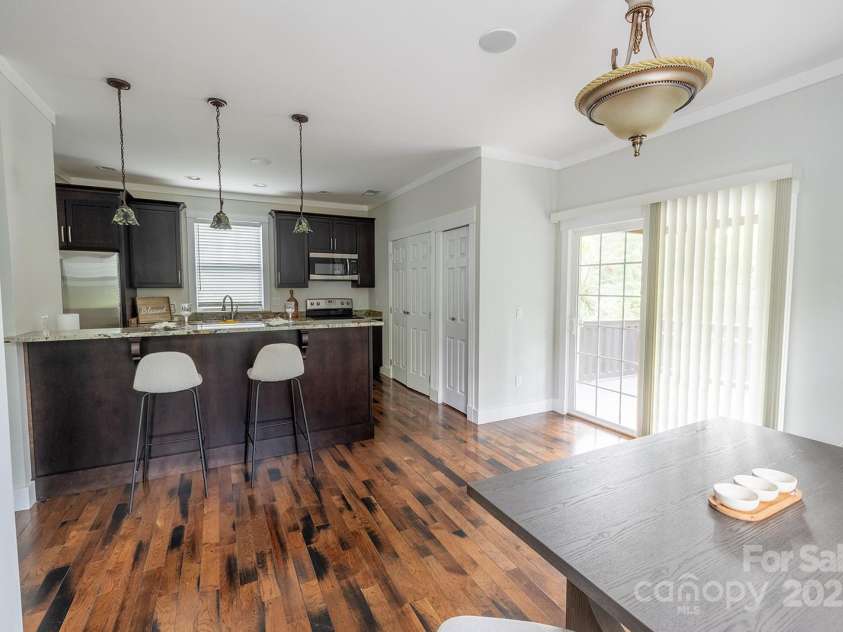 116 Unaka Avenue, Asheville, NC 28803.  MLS# CAR4282997, YatesRealty ID 28670. 