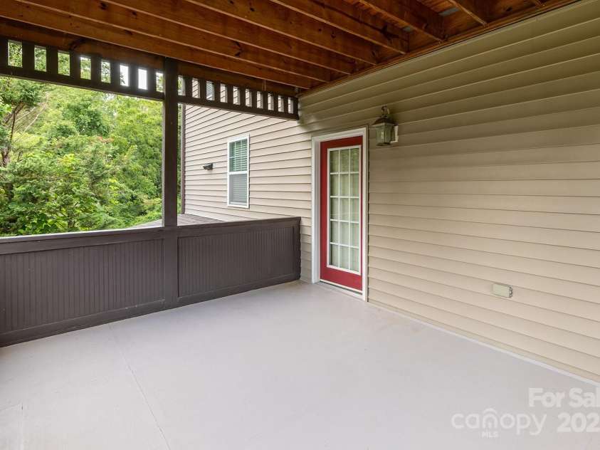 116 Unaka Avenue, Asheville, NC 28803.  MLS# CAR4282997, YatesRealty ID 28670. 