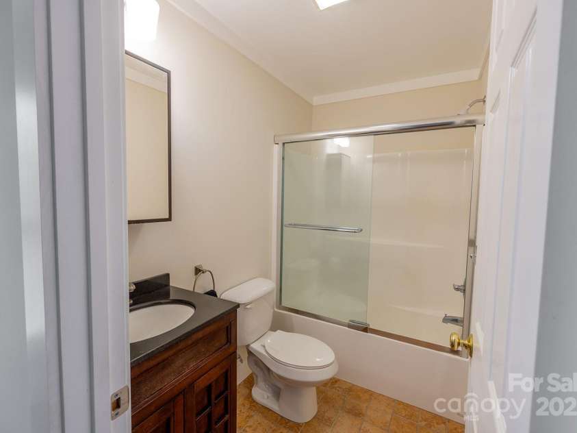 116 Unaka Avenue, Asheville, NC 28803.  MLS# CAR4282997, YatesRealty ID 28670. 