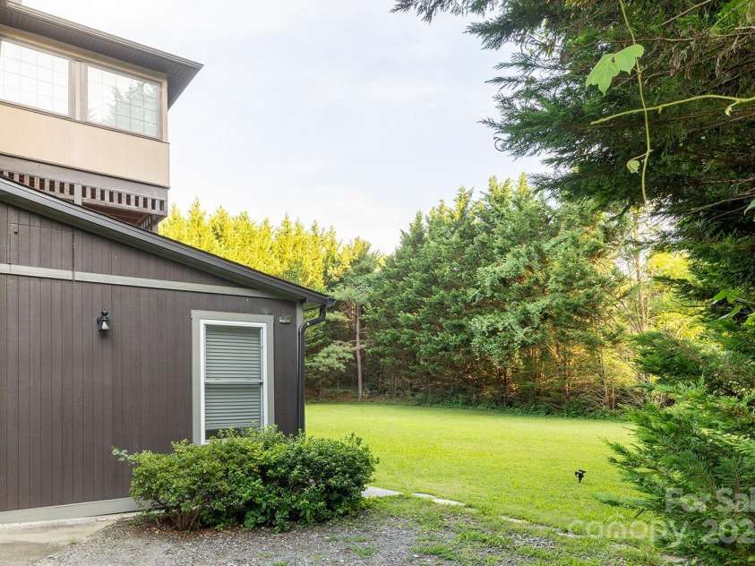 116 Unaka Avenue, Asheville, NC 28803.  MLS# CAR4282997, YatesRealty ID 28670. 