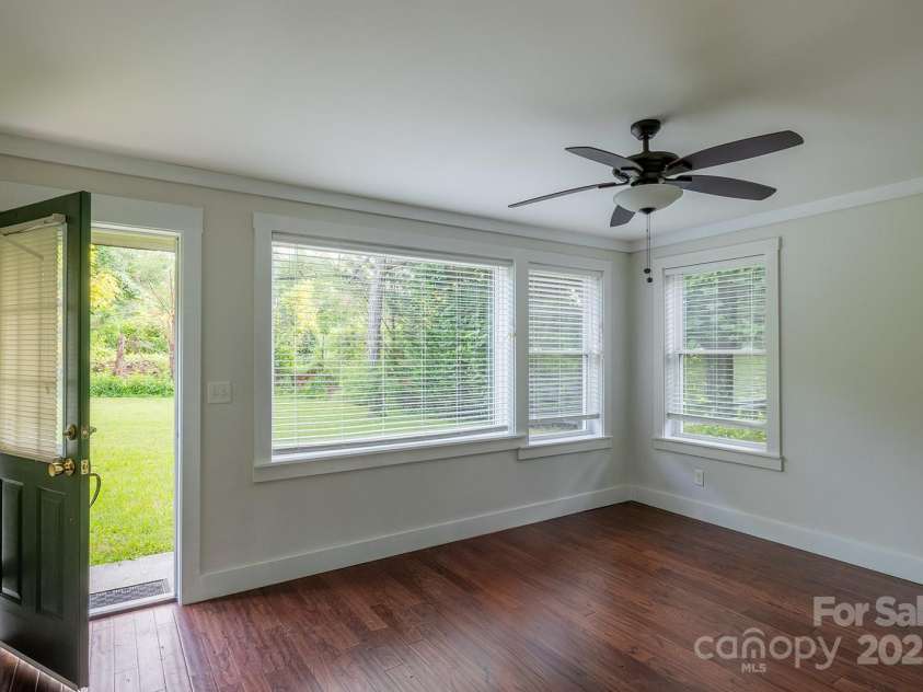 116 Unaka Avenue, Asheville, NC 28803.  MLS# CAR4282997, YatesRealty ID 28670. 