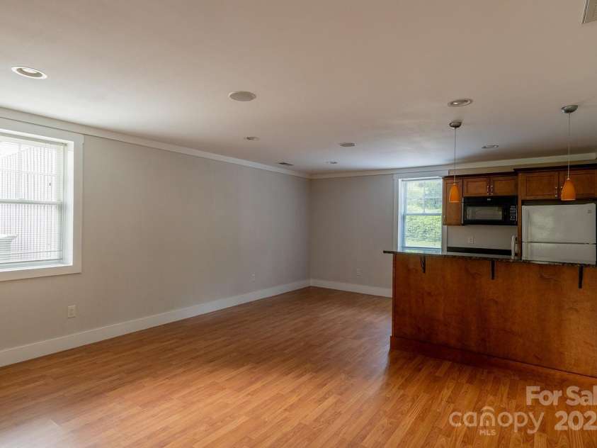 116 Unaka Avenue, Asheville, NC 28803.  MLS# CAR4282997, YatesRealty ID 28670. 