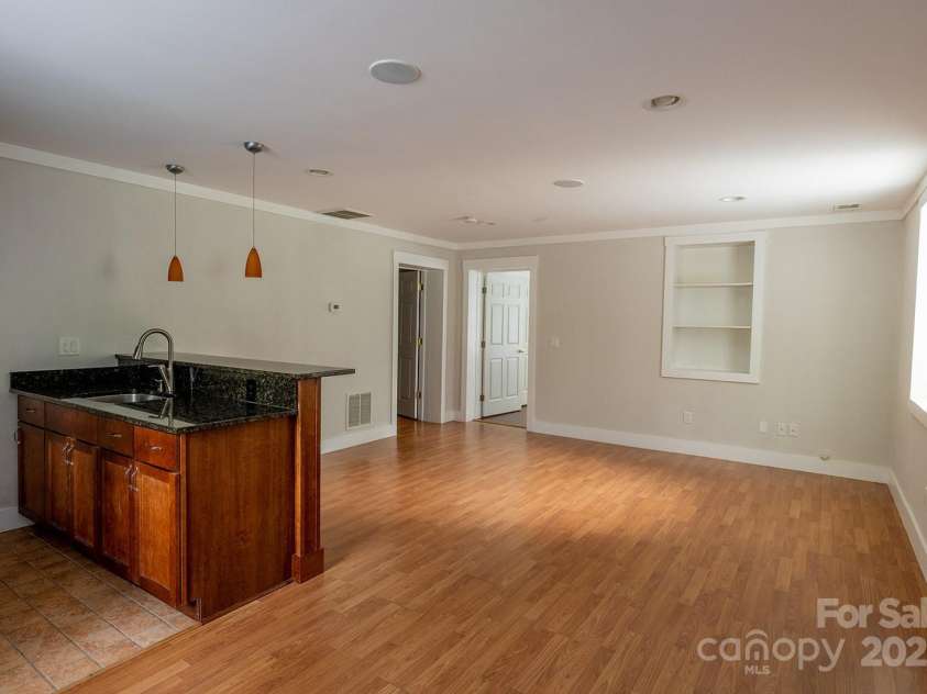 116 Unaka Avenue, Asheville, NC 28803.  MLS# CAR4282997, YatesRealty ID 28670. 