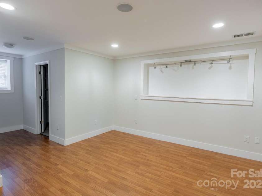 116 Unaka Avenue, Asheville, NC 28803.  MLS# CAR4282997, YatesRealty ID 28670. 