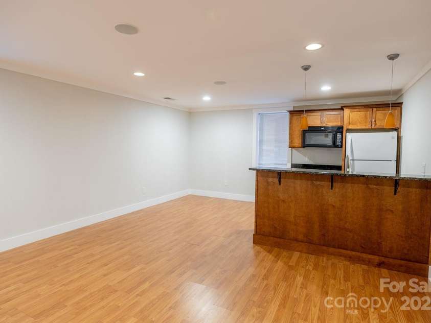 116 Unaka Avenue, Asheville, NC 28803.  MLS# CAR4282997, YatesRealty ID 28670. 