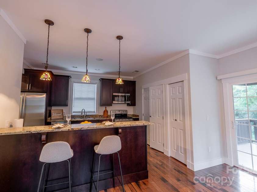 116 Unaka Avenue, Asheville, NC 28803.  MLS# CAR4282997, YatesRealty ID 28670. 