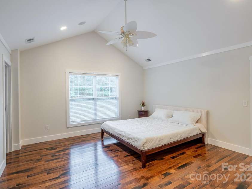 116 Unaka Avenue, Asheville, NC 28803.  MLS# CAR4282997, YatesRealty ID 28670. 