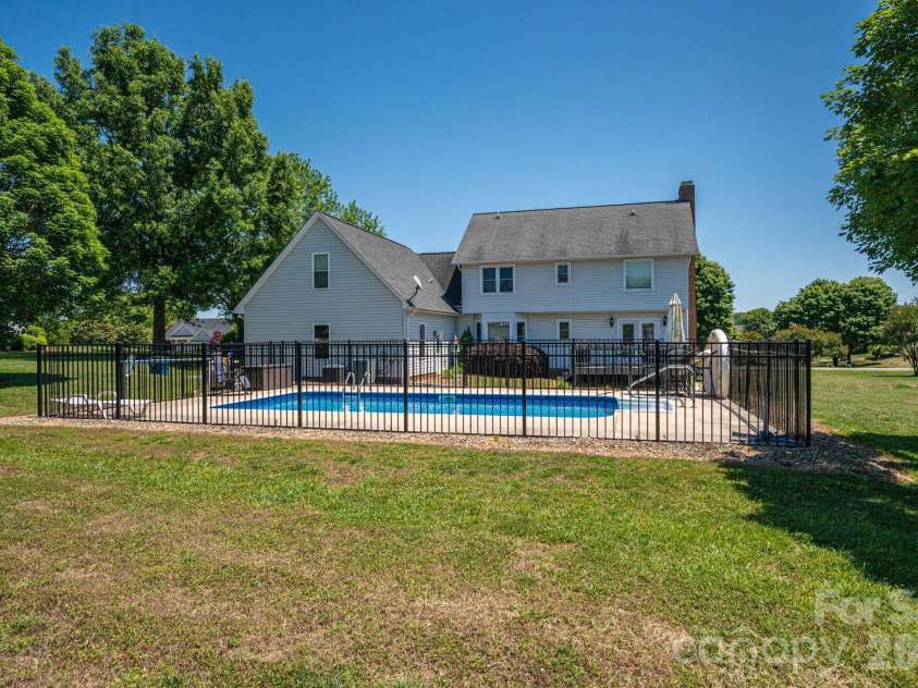 128 Windy Hill Drive, Cherryville, NC 28021.  MLS# CAR4379150, YatesRealty ID 28670. 