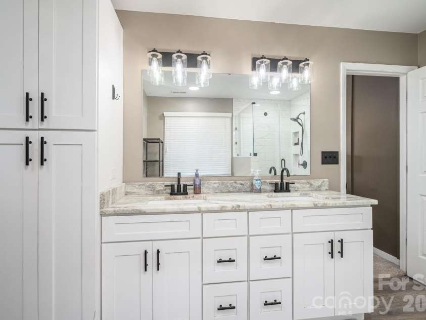 128 Windy Hill Drive, Cherryville, NC 28021.  MLS# CAR4379150, YatesRealty ID 28670. Primary en suite