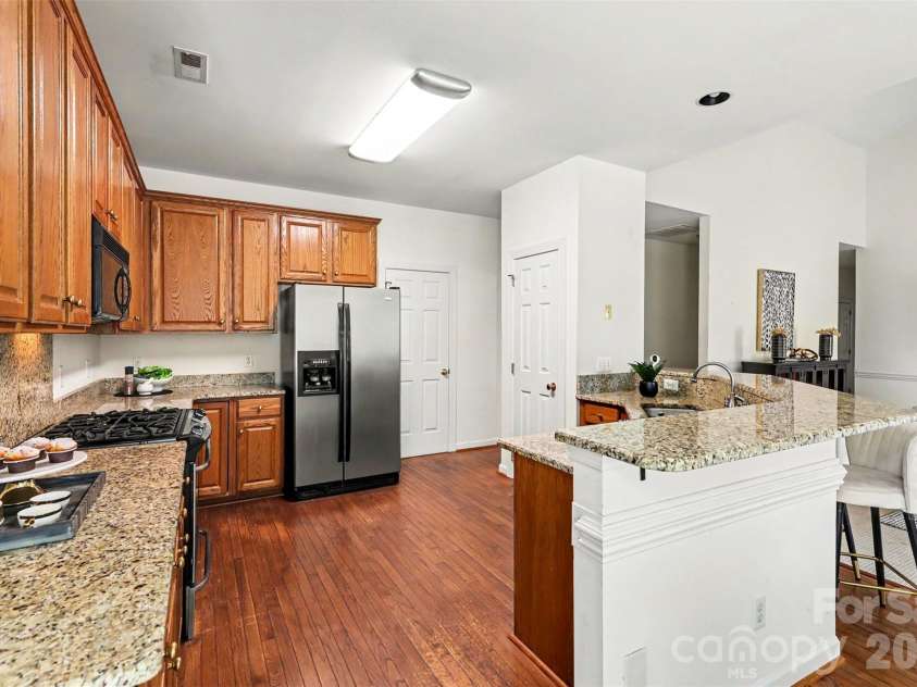 4726 Shannamara Drive, Matthews, NC 28104.  MLS# CAR4383623, YatesRealty ID 28671. 
