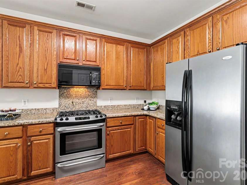 4726 Shannamara Drive, Matthews, NC 28104.  MLS# CAR4383623, YatesRealty ID 28671. 