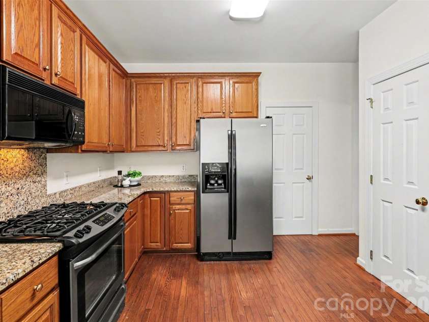 4726 Shannamara Drive, Matthews, NC 28104.  MLS# CAR4383623, YatesRealty ID 28671. 